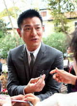 高清图：刘德华抵达威尼斯电影节 展天王风范