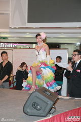 组图：准华姐陈凯琳献歌赠母亲 参赛佳丽露底裤