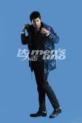 组图：赵又廷拍摄全新写真 “吴英雄”诠释多面性