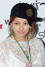 组图：韩星李孝利朴诗妍等出席首尔时装周活动