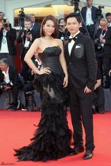 组图：吕聿来何文超携新片亮相威尼斯红毯