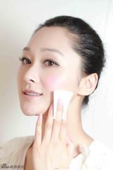 组图：白雨拍摄妆容大片 秀美颜清新可人