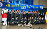 幻灯图：少女时代等参加欢迎韩国队回国仪式 