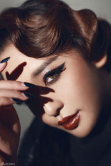 组图：车模曹阳浓情旧上海风韵写真