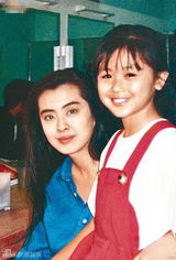 组图：港星唐宁回忆童星经历 与众大牌合影曝光