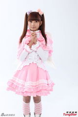 组图：14岁许雅涵获封宅男女神 玩女仆清纯诱惑