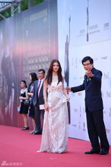 组图：群星亮相金像奖红毯 舒淇Angelababy(杨颖)桂纶镁竞艳