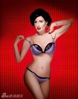 高清图：脱衣舞娘蒂塔-万-提斯性感内衣秀S曲线