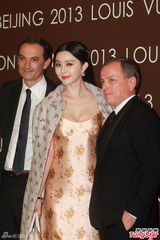 组图：刘嘉玲睡袍装秀美胸 孙俪否认百万片酬