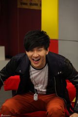 组图：林俊杰做客新浪聊天 吐舌卖萌酒窝俏皮