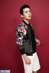 组图：魏千翔假日暖男写真 大玩丰富色彩碰撞