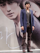 高清图：韩孝珠苏志燮携手亮相宣传新片《只有你》