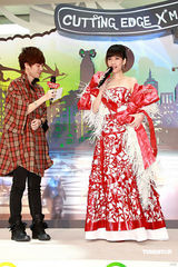 高清：周慧敏剪纸造型秀古典美 称婚后变更温柔