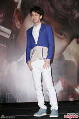 组图：光良举办新专辑发片记者会 张信哲站台