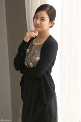 高清组图：金泰熙尽显熟女气质 明眸皓齿雪肤透明