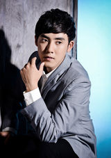 组图：张睿全新写真曝光散发华贵气息