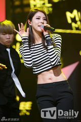 组图：SHINee打榜夺冠画花脸 朴志胤AOA性感　