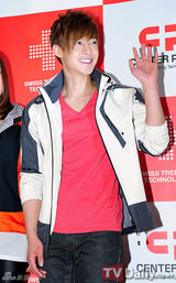 组图：金贤重姜素拉等出席户外品牌说明会