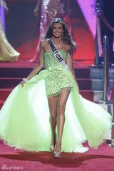 组图：2013美国小姐冠军出炉 25岁会计师问鼎