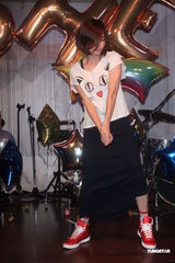 组图：SHE失落金曲奖仍庆功 Ella为Selina数度哽咽