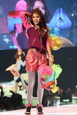 组图：东京时尚秀第二辑 泽尻火鸟装争艳Angelababy(杨颖)周秀娜