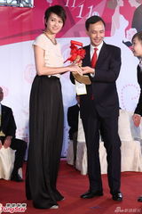 组图：梁咏琪“我爱你”挂嘴边 婚后甜蜜不生子