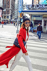 组图：王珞丹纽约街拍大片个性十足