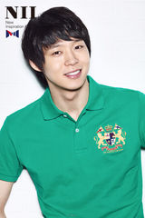 组图：韩国偶像组合JYJ夏季写真 展现悠闲状态