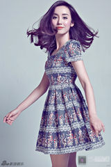 组图：吕一最新写真曝光 娇柔妩媚展现复古风情