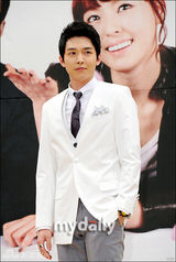 组图：申珠雅等出席早间剧《我人生的甘露》发布会