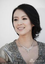 高清组图：章子怡宣传《最爱》 紫色蕾丝装恬静优雅