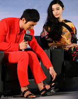 组图：《白发魔女》杀青 范冰冰为黄晓明按摩