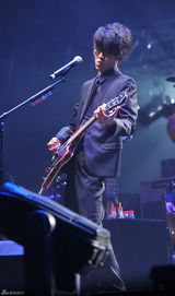 高清图：方大同上海开唱 和薛凯琪同台掀高潮