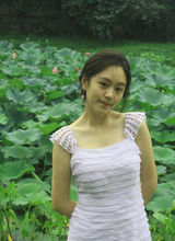 组图：网曝撒贝宁校花新欢系旧爱 俯身戏水走光