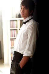 组图：金珈拍帅气大片 天蝎美男演绎极致文艺范儿