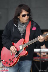 组图：伍佰简单生活节“无声”彩排依然自High