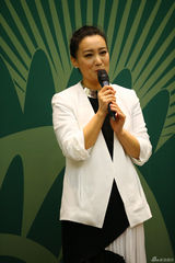 独家：谭晶产后首亮相身材苗条 助阵世界杯开票