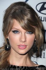 组图：斯威夫特派对变小野豹 透视短裙秀美腿