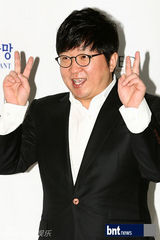 组图：韩笑星洪禄基大婚 SM娱乐家族总动员祝贺