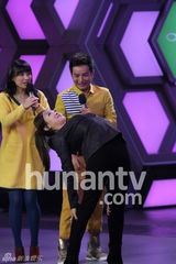 组图：宋茜《大本营》秀软骨功 与坡姐谢娜拼厨艺