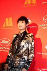 组图：李宇春贾樟柯杨澜等亮相中国之夜