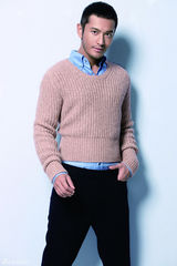 组图：黄晓明《赵孤》突破毁容 新大片露纯朴笑容