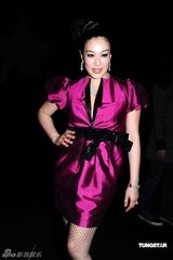 幻灯图集：赵雅芝牵手丈夫秀恩爱 钟丽缇秀身材 