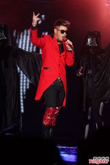 组图：S.H.E秀磅礡鼓技 压轴扛台北跨年