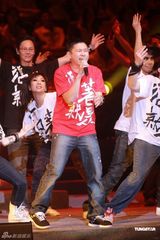 幻灯图：蔡少芬张晋秀恩爱 朱茵包裹严实出席活动 