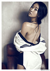 组图：毛俊杰《男人装》写真 上演性感曲线魅惑