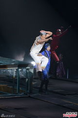 组图：郭富城澳门开唱展健硕身型