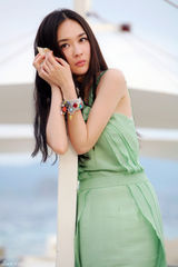 幻灯图：霍思燕出海拍写真 心旷神怡似美人鱼