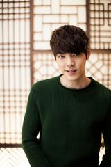 高清组图：对话金宇彬 想和李钟硕拿情侣奖