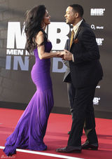 组图：《黑衣人3》柏林首映 史密斯和妮可亲密